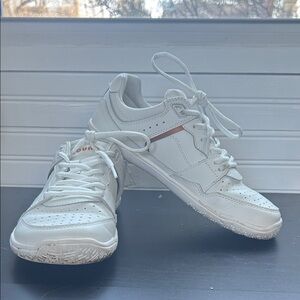 Groundz Aion White Barefoot Sneaker